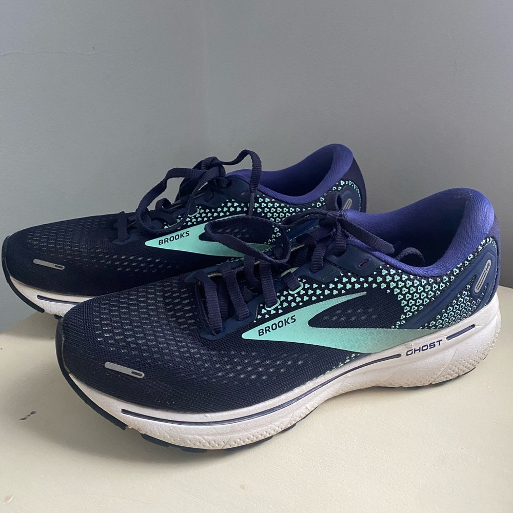Brooks Ghost sneakers size 8
